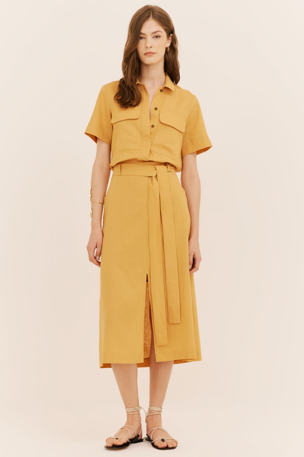 SAIA COM LINHO FENDA FRONTAL E FAIXA - MOSTARDA PP - MOSTARDA SAIA COM LINHO FENDA FRONTAL E FAIXA - MOSTARDA PP - MOSTARDA