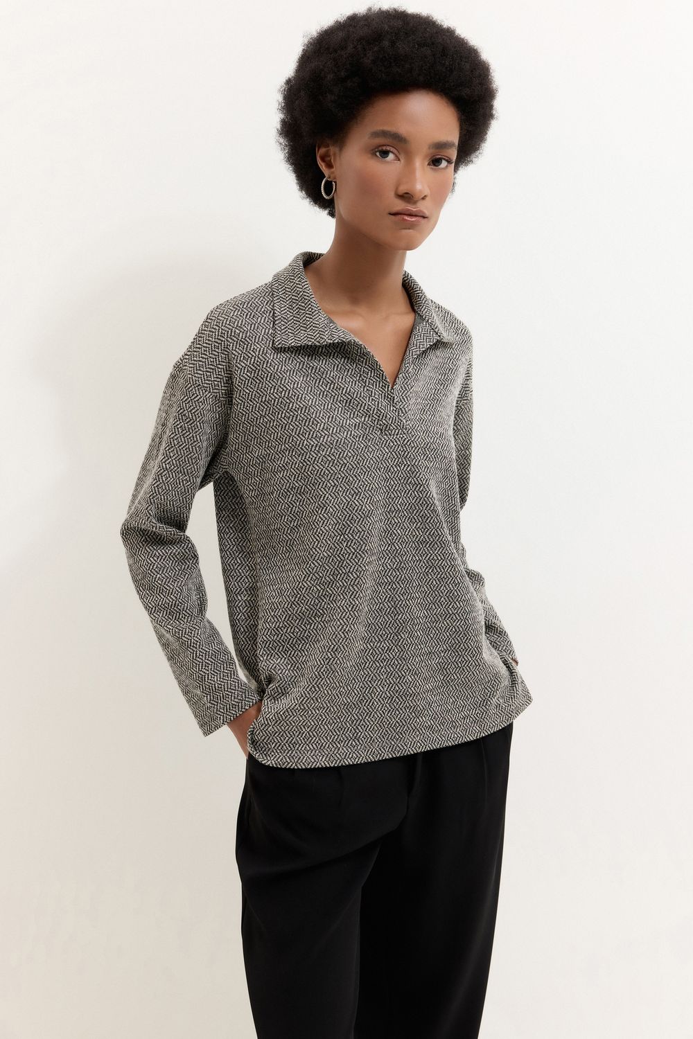 BLUSA POLO MALHA CHEVRON - PRETO M - PRETO BLUSA POLO MALHA CHEVRON - PRETO M - PRETO