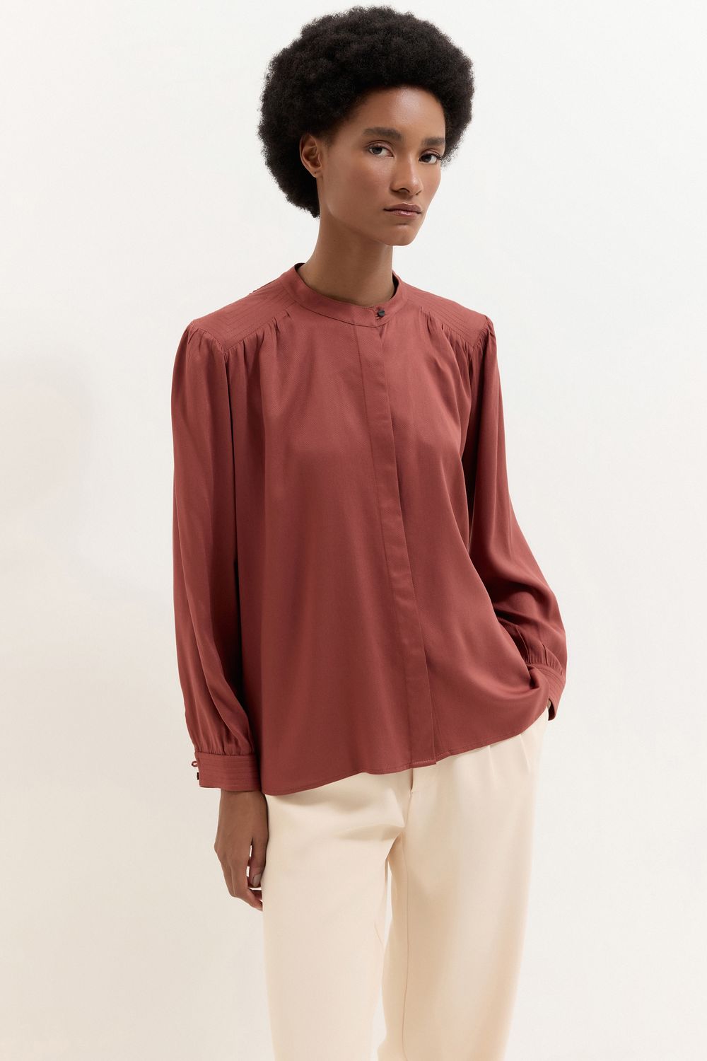 BLUSA PALA OMBRO PESPONTADA - MARROM G - MARROM