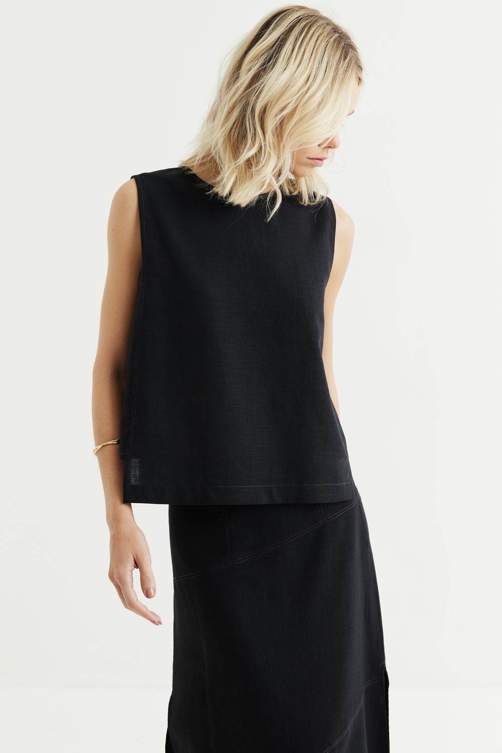 TOP COM LINHO RECORTES BUENA VISTA - PRETO PP - PRETO TOP COM LINHO RECORTES BUENA VISTA - PRETO PP - PRETO