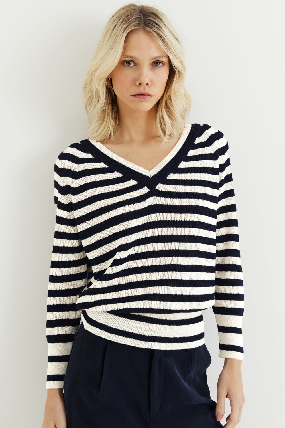 BLUSA TRICOT NAVY V - AZUL MARINHO M - AZUL MARINHO