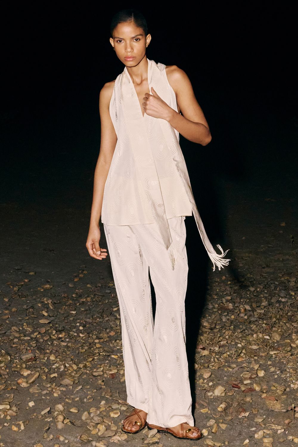 CALÇA JACKARD COM FAIXA FRANJA - CREME M - CREME CALÇA JACKARD COM FAIXA FRANJA - CREME M - CREME