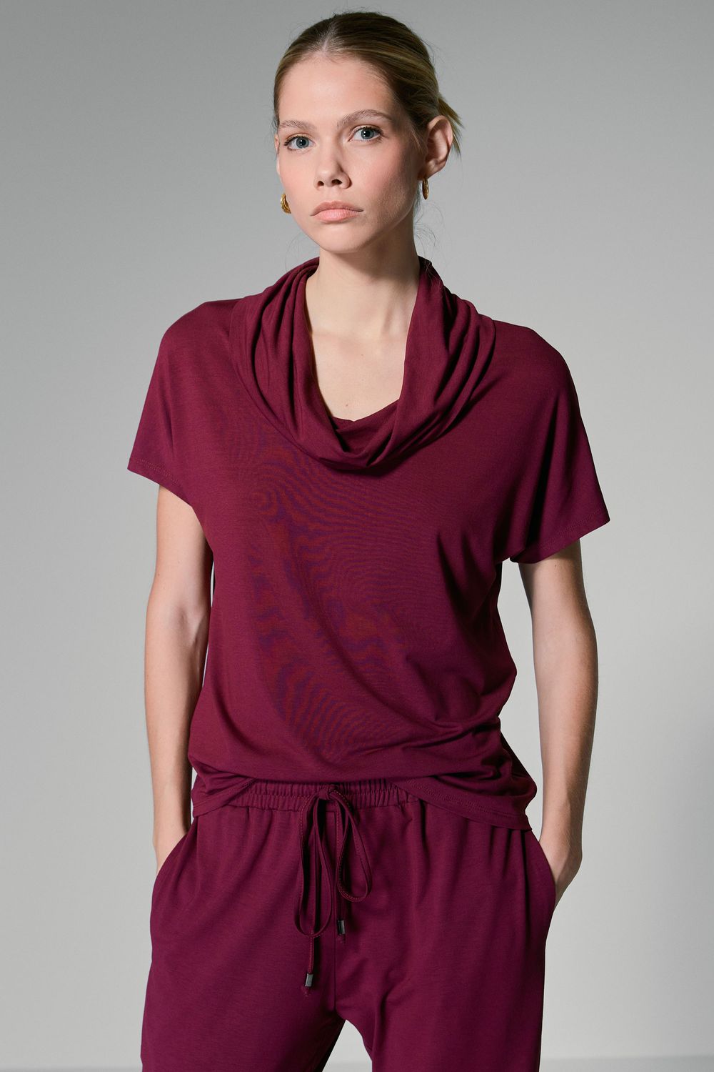 BLUSA MALHA GOLA VISCOCREPE - VINHO PP - VINHO
