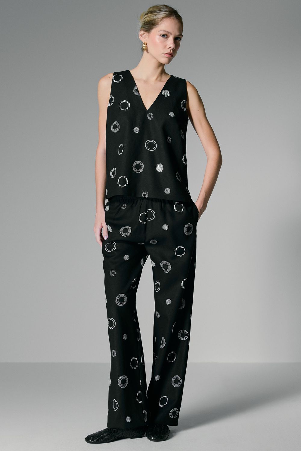 CALÇA COM LINHO ESTAMPA CIRCULOS - PRETO M - PRETO
