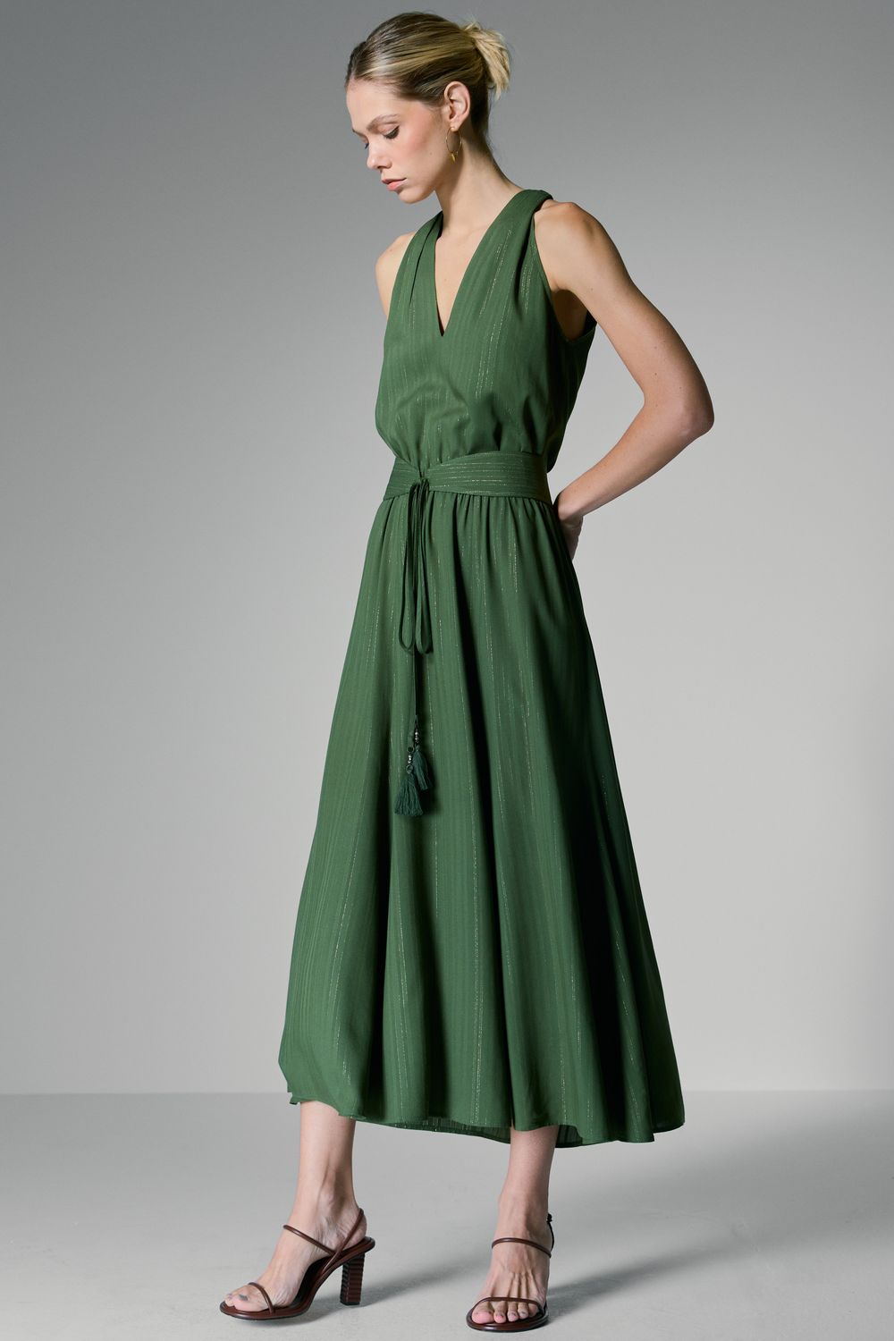 VESTIDO V METALIC STRIPE COM FAIXA - VERDE M - VERDE
