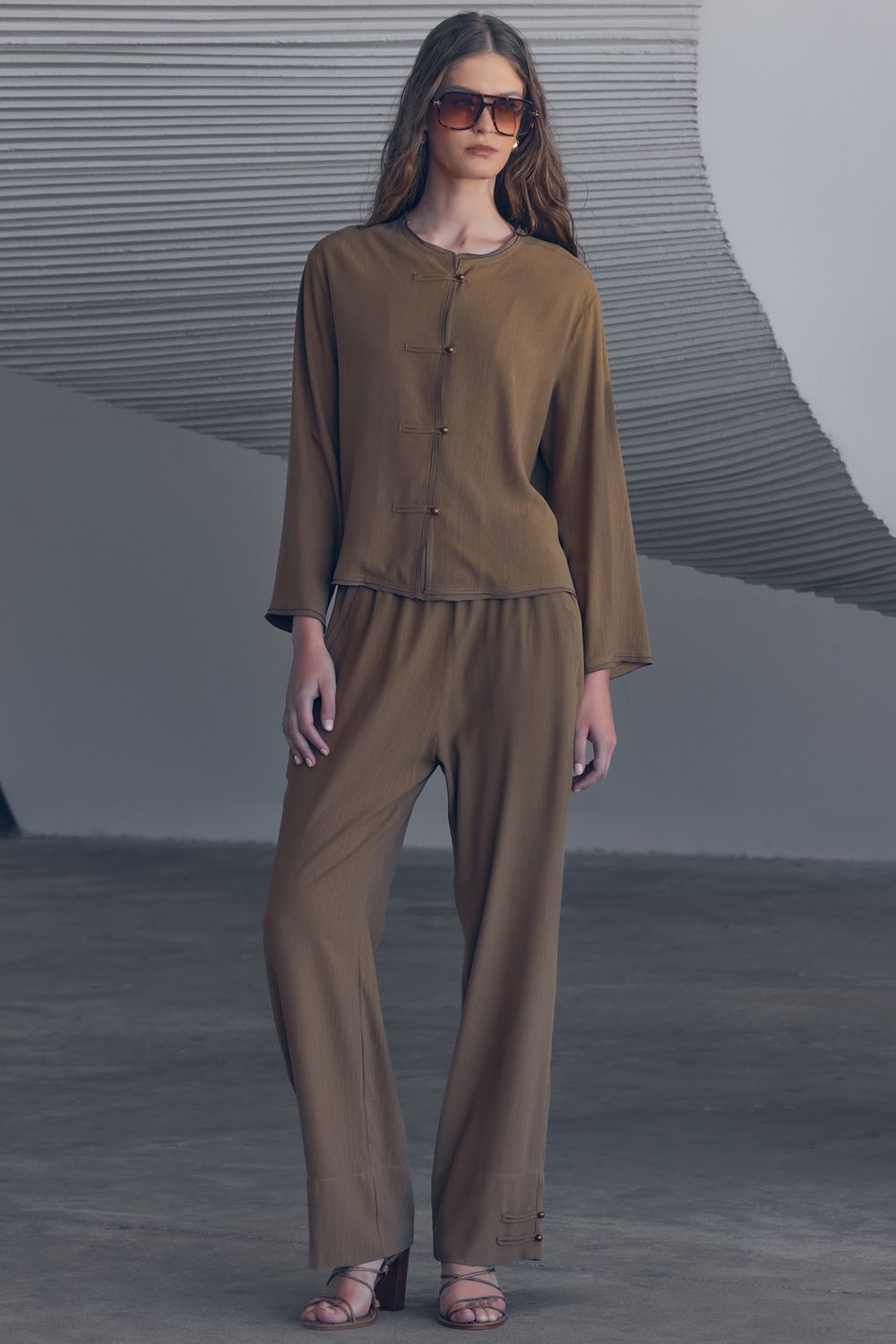 CALÇA LIOCEL ESCOVADO BOTÕES BARRA - FENDI PP - FENDI