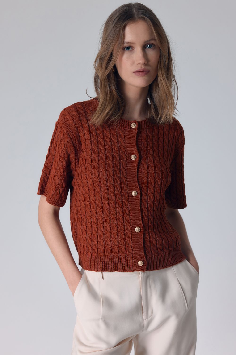 BLUSA TRICOT TRANÇAS BOTÕES - TELHA M - TELHA BLUSA TRICOT TRANÇAS BOTÕES - TELHA M - TELHA