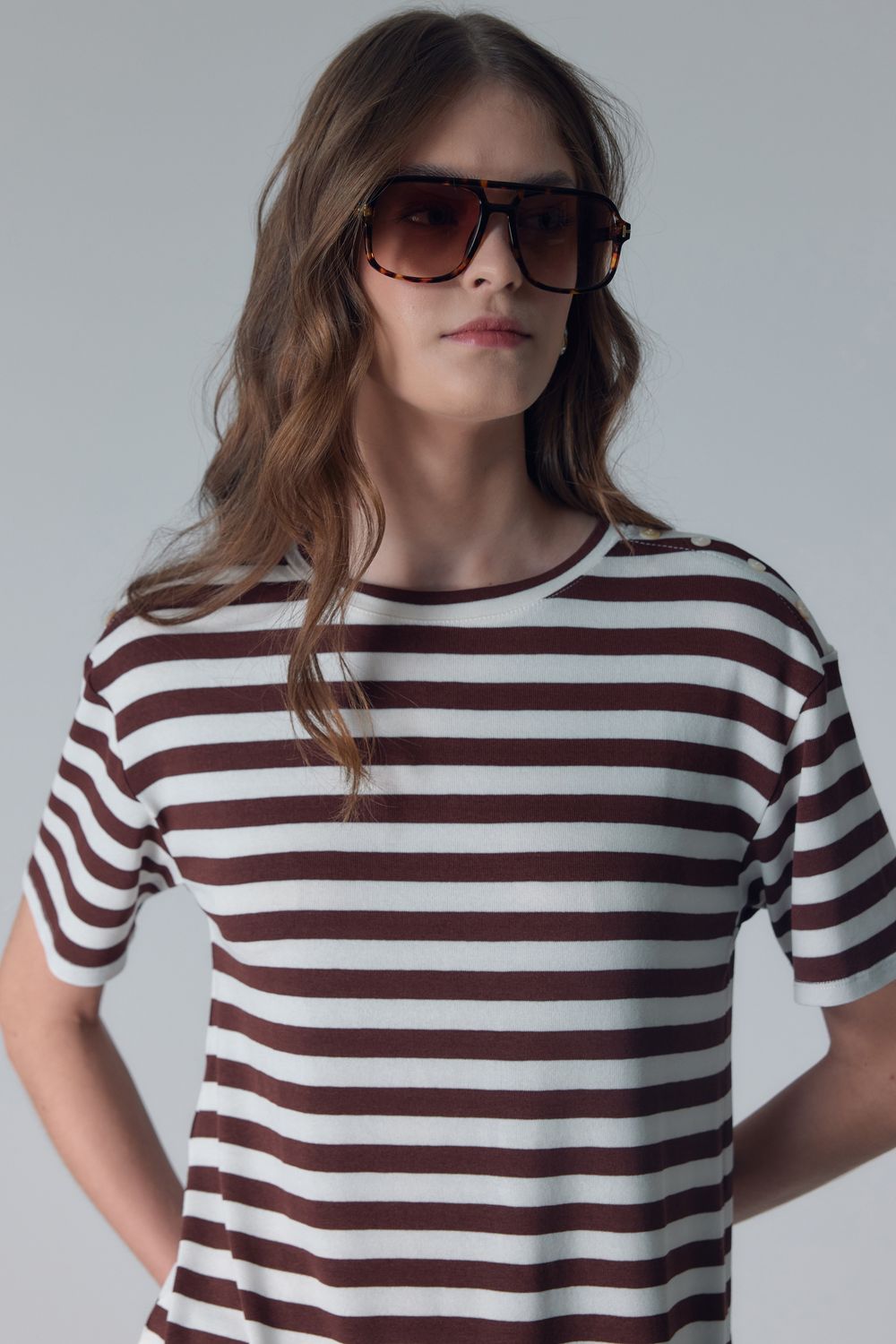 BLUSA MALHA TRICOT LISTRADA BOTÕES - MARROM G - MARROM