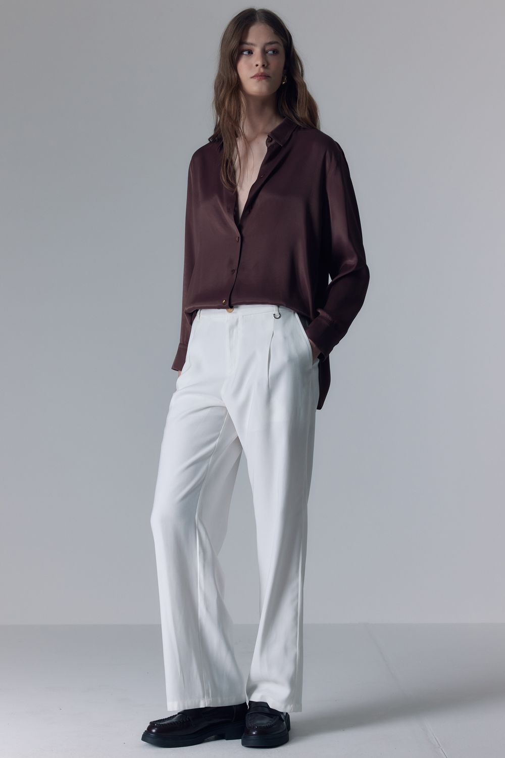 CALÇA JORDANIA PREGA COM ELASTICO - OFF WHITE M - OFF WHITE CALÇA JORDANIA PREGA COM ELASTICO - OFF WHITE M - OFF WHITE