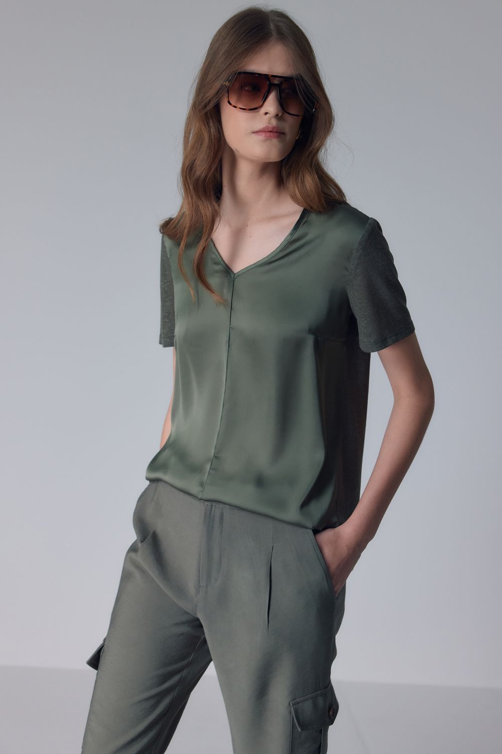 BLUSA MALHA LINHO V COM GLOSS LIGHT - VERDE MILITAR PP - VERDE MILITAR