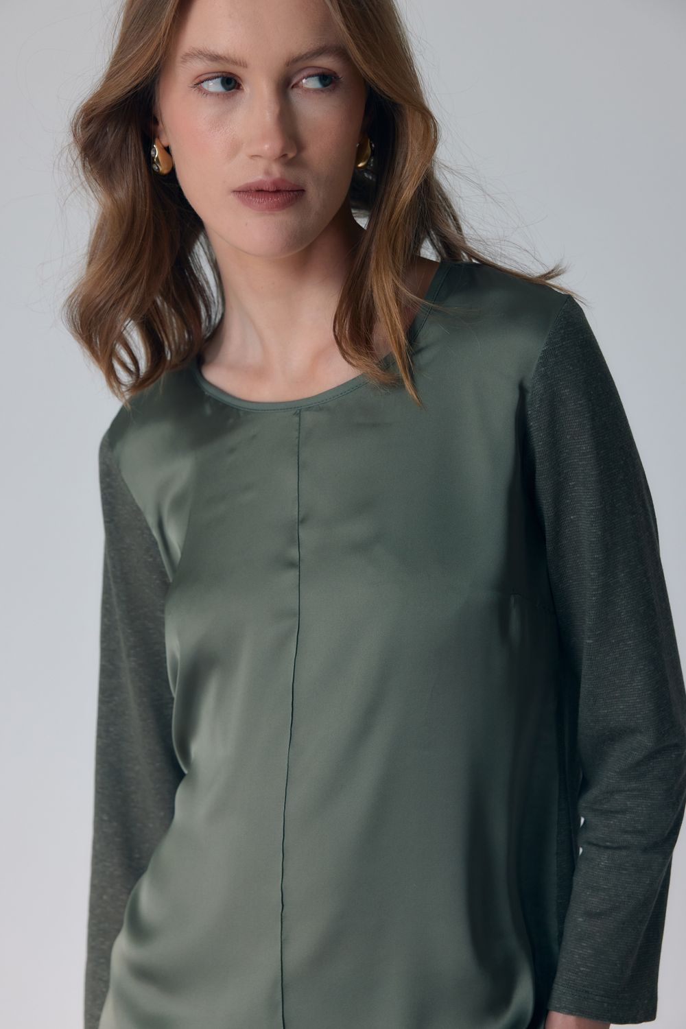 BLUSA MALHA LINHO COM GLOSS MANGA LONGA - VERDE MILITAR PP - VERDE MILITAR BLUSA MALHA LINHO COM GLOSS MANGA LONGA - VERDE MILITAR PP - VERDE MILITAR