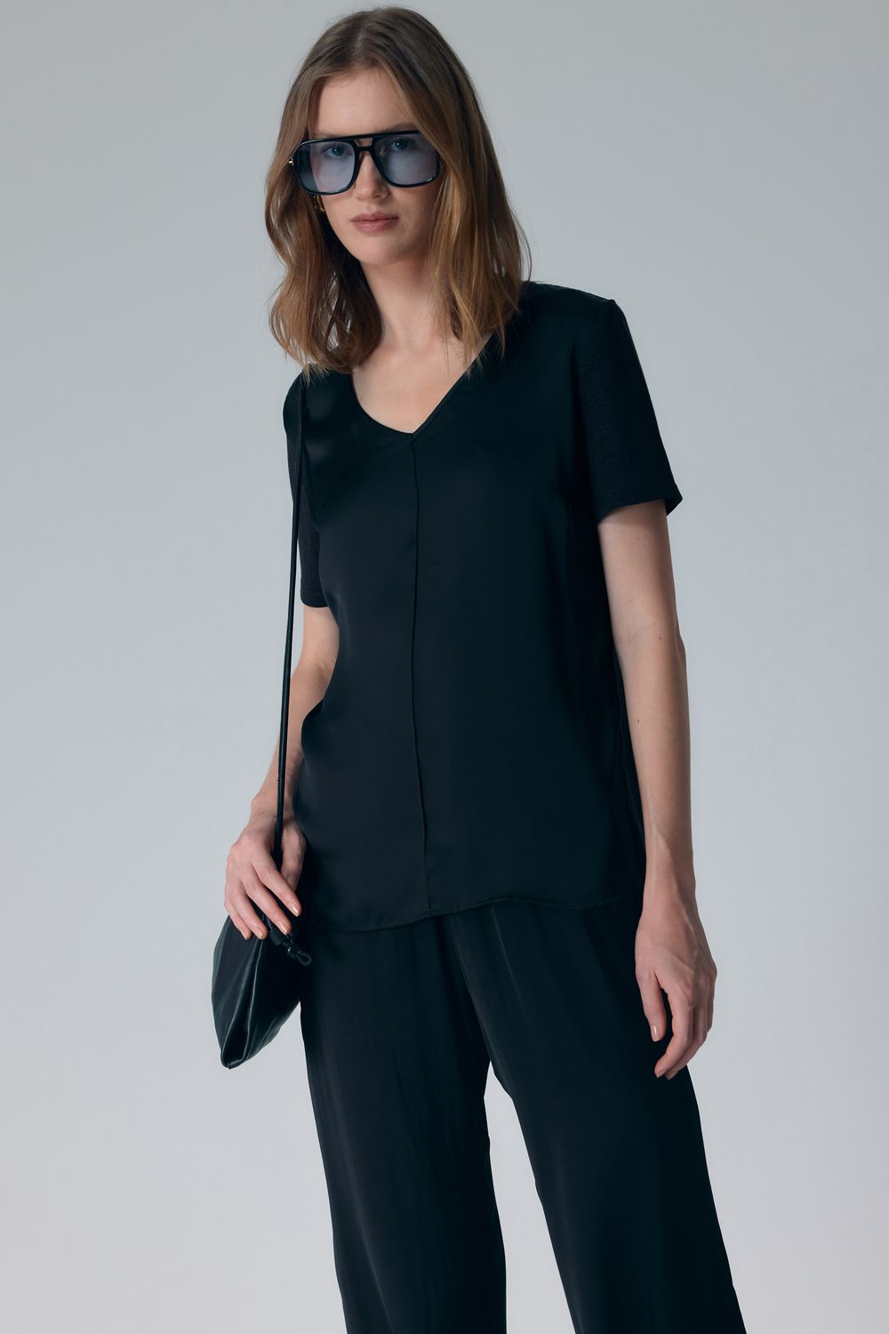 BLUSA MALHA LINHO V COM GLOSS LIGHT - PRETO PP - PRETO BLUSA MALHA LINHO V COM GLOSS LIGHT - PRETO PP - PRETO