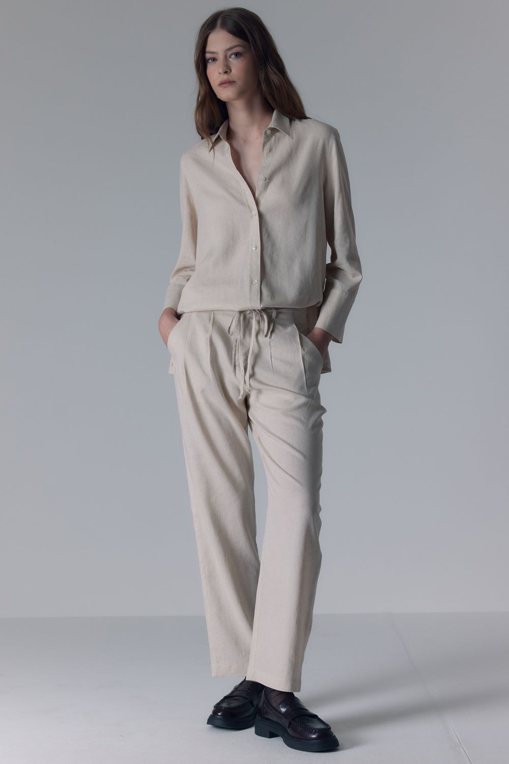 CALÇA COM LINHO CIGARRETE PREGUINHA - NATURAL PP - NATURAL CALÇA COM LINHO CIGARRETE PREGUINHA - NATURAL PP - NATURAL