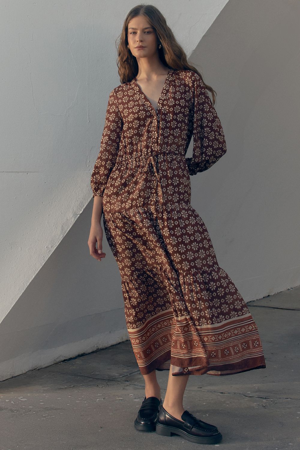 VESTIDO ESTAMPA CARIMBO BATIK - MARROM P - MARROM VESTIDO ESTAMPA CARIMBO BATIK - MARROM P - MARROM