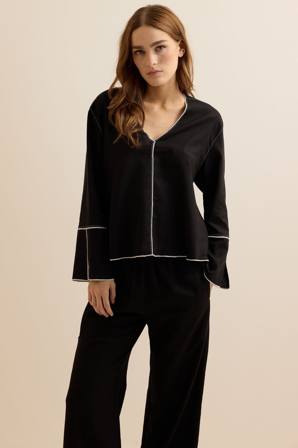 Blusa Com Linho Pesponto - PRETO PP - PRETO