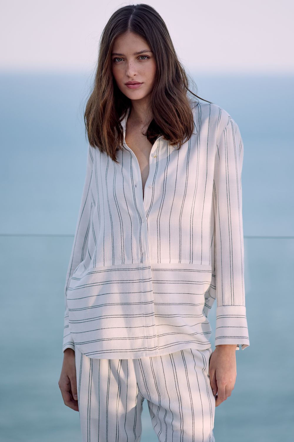 Camisa Com Linho Listrada Com Recorte - OFF WHITE G - OFF WHITE Camisa Com Linho Listrada Com Recorte - OFF WHITE G - OFF WHITE