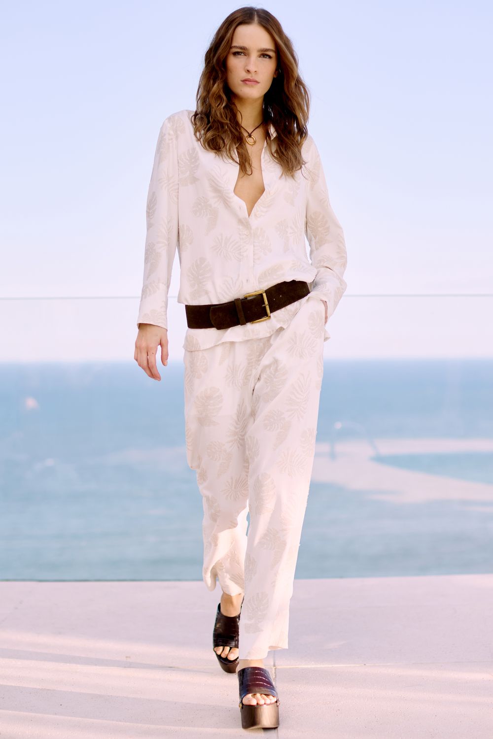 Calça Jackard Folha Com Linho - OFF WHITE P - OFF WHITE Calça Jackard Folha Com Linho - OFF WHITE P - OFF WHITE