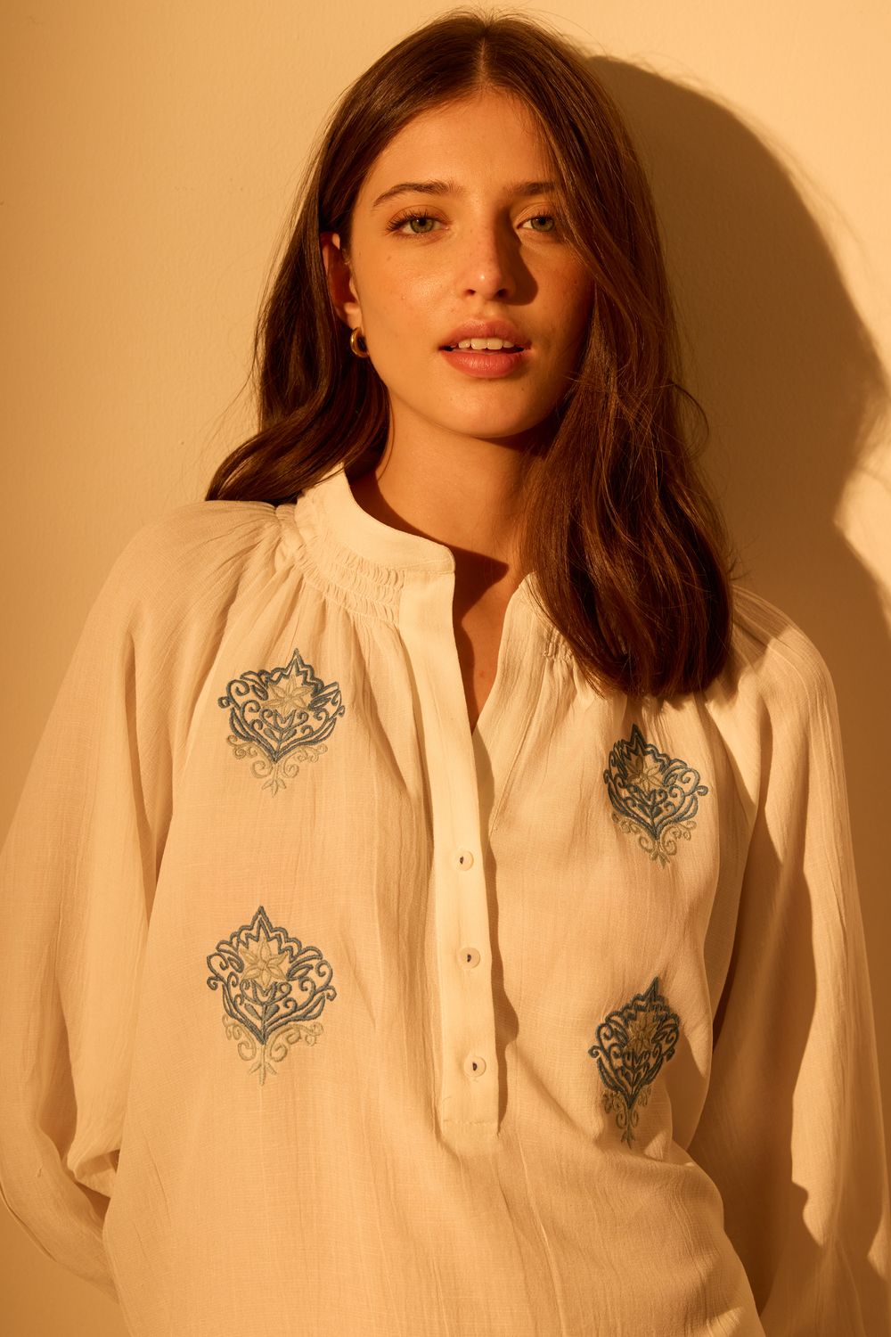 Bata Bordada Flor de Lotus - OFF WHITE G - OFF WHITE