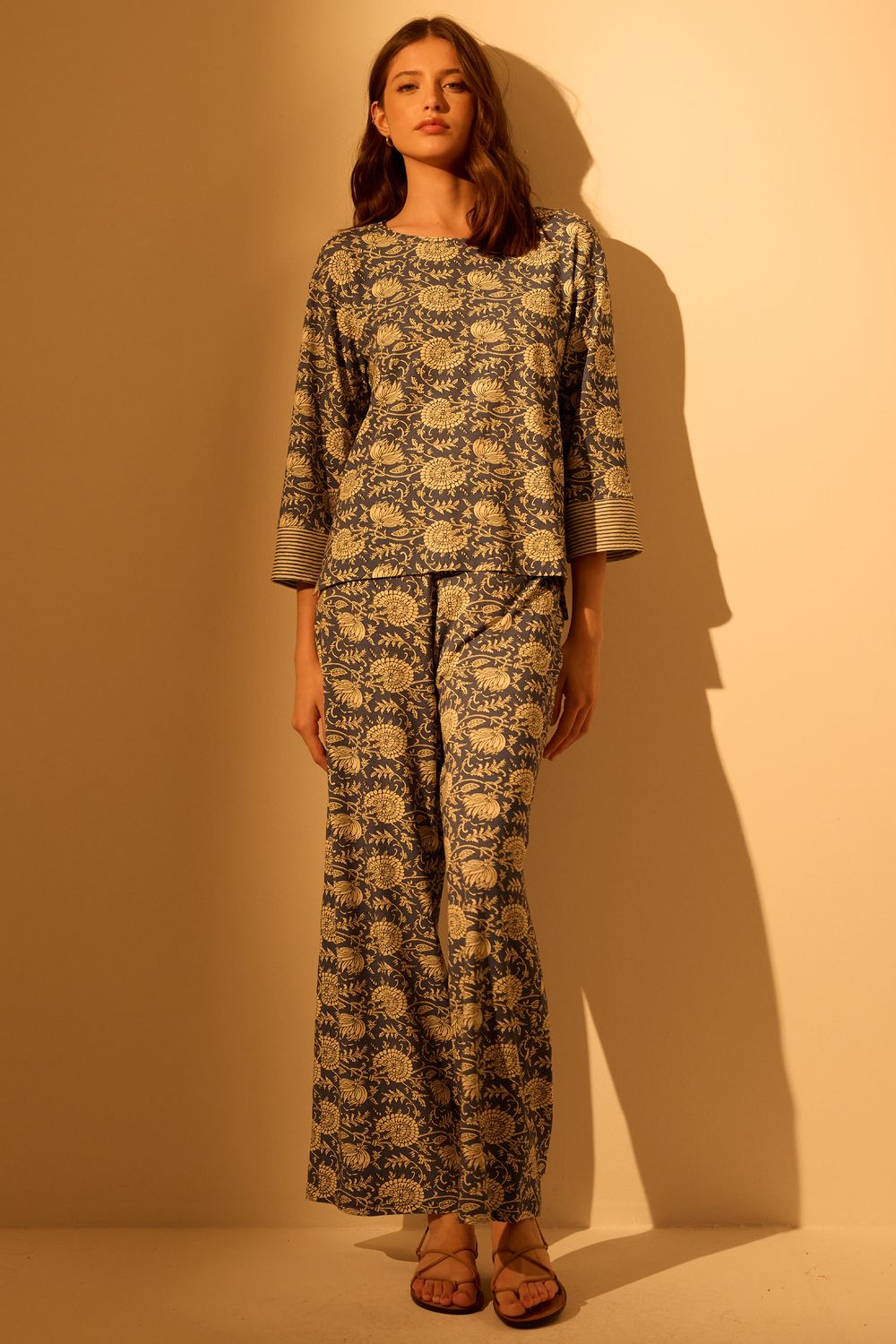 Calça Malha Estampa Flores - AZUL PP - AZUL