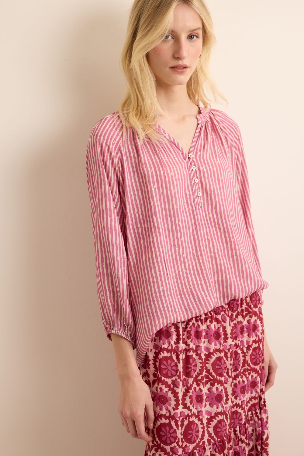 Bata Estampa Listra Tie Dye Bossa Gold - ROSA G - ROSA Bata Estampa Listra Tie Dye Bossa Gold - ROSA G - ROSA