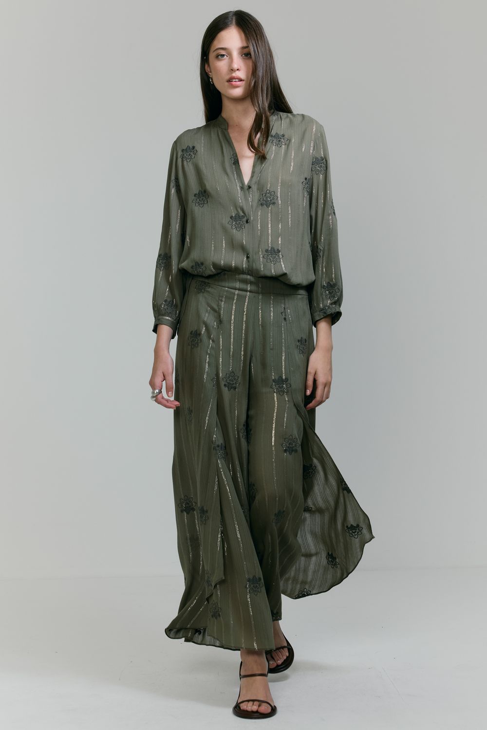 Calça Bordada Chancellor Com Lurex - VERDE MILITAR PP - VERDE MILITAR Calça Bordada Chancellor Com Lurex - VERDE MILITAR PP - VERDE MILITAR