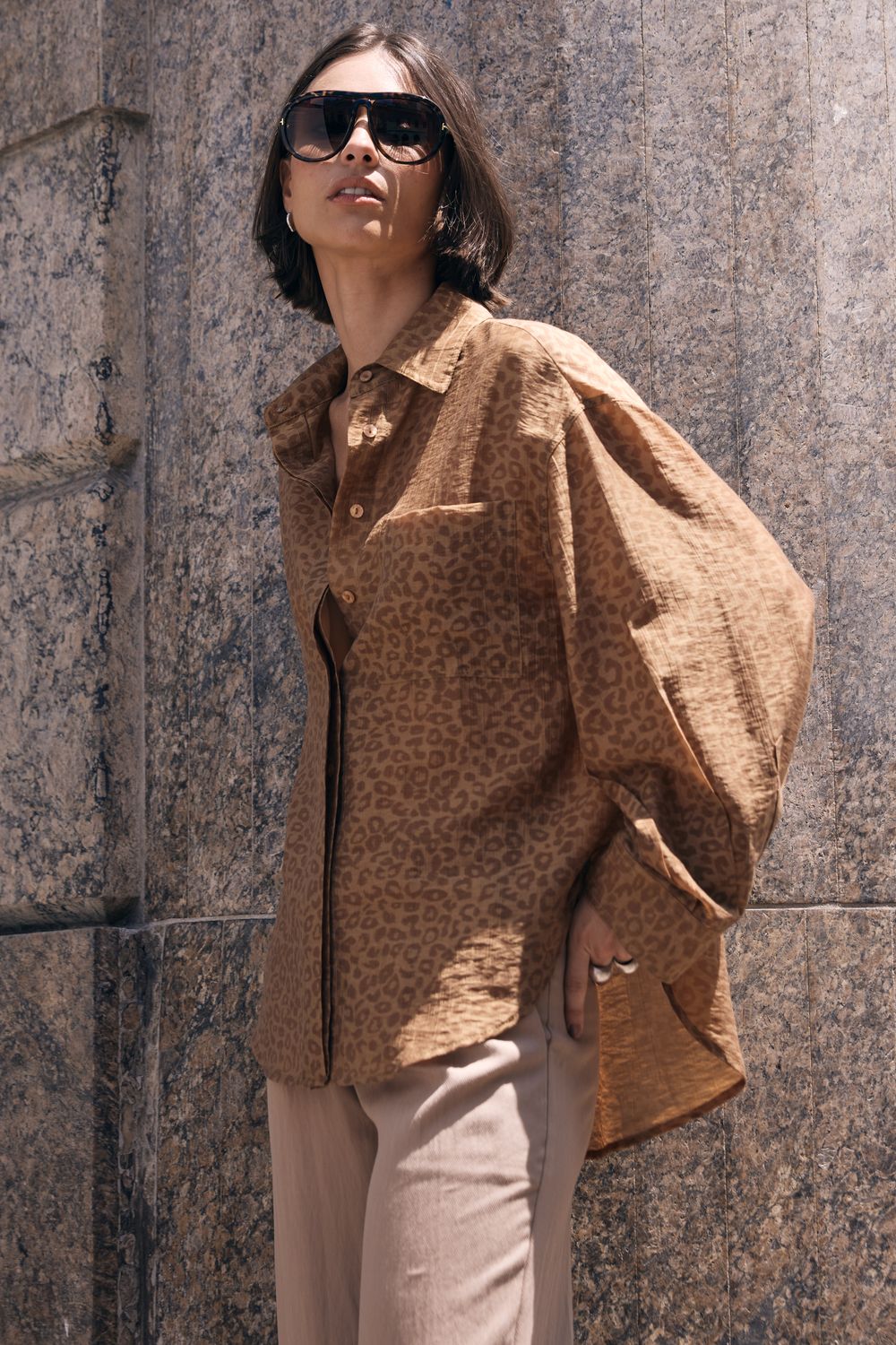 Camisa Estampa Onça Oversize - CARAMELO U - CARAMELO Camisa Estampa Onça Oversize - CARAMELO U - CARAMELO