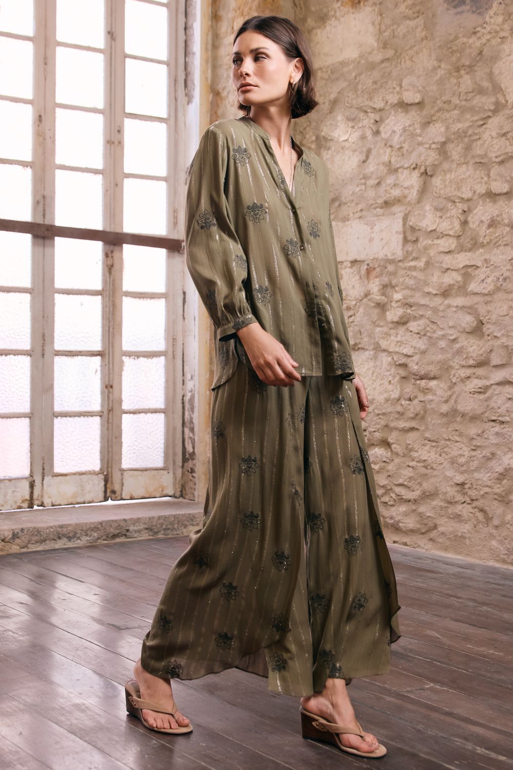 Calça Bordada Chancellor Com Lurex - VERDE MILITAR PP - VERDE MILITAR Calça Bordada Chancellor Com Lurex - VERDE MILITAR PP - VERDE MILITAR