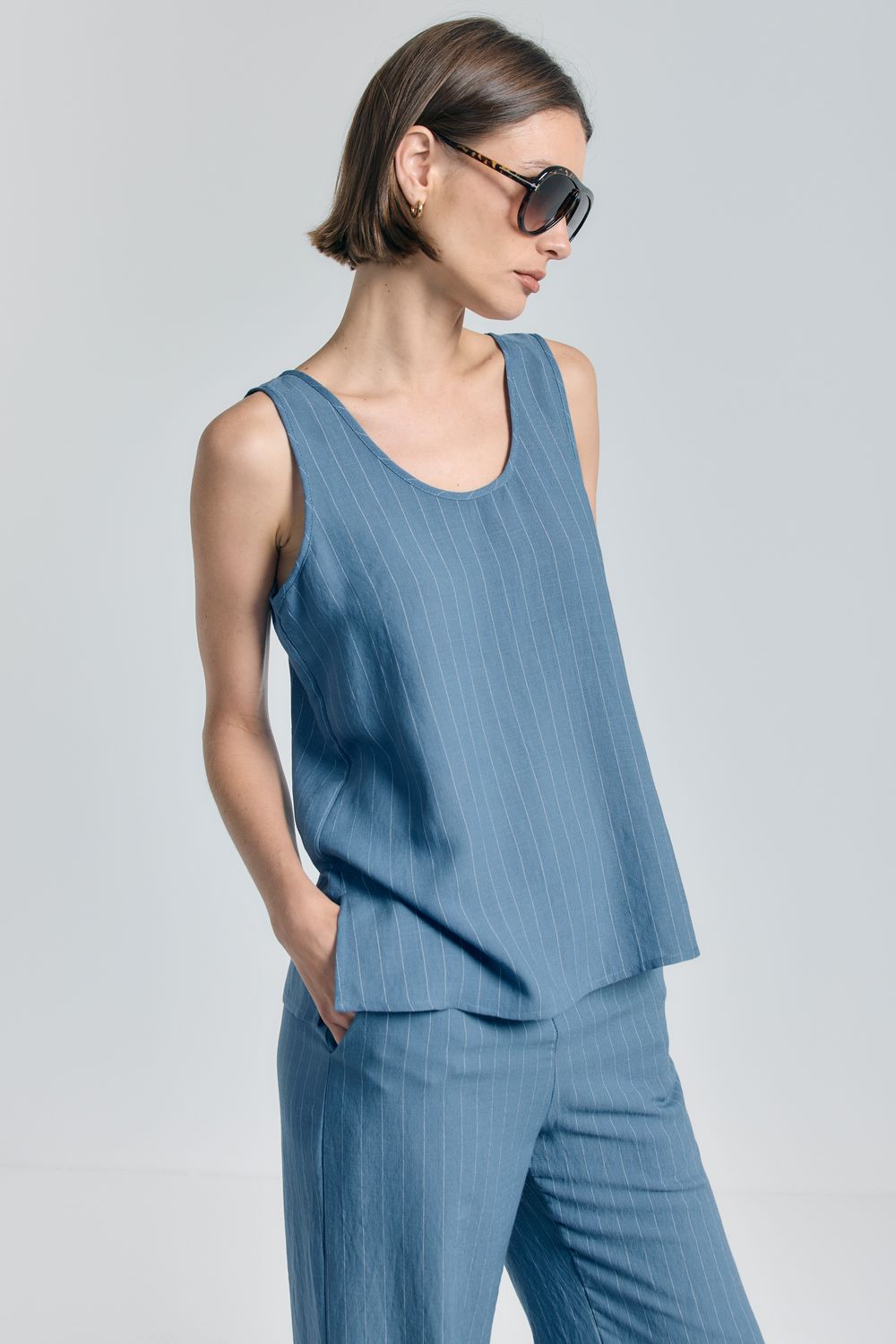 Regata Com Linho Risca De Giz - AZUL P - AZUL Regata Com Linho Risca De Giz - AZUL P - AZUL