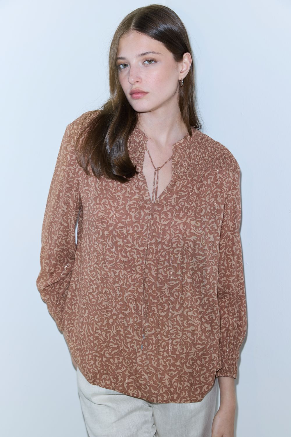 Blusa Estampa Safira Folhas De Outono Lastex - CAQUI P - CAQUI Blusa Estampa Safira Folhas De Outono Lastex - CAQUI P - CAQUI